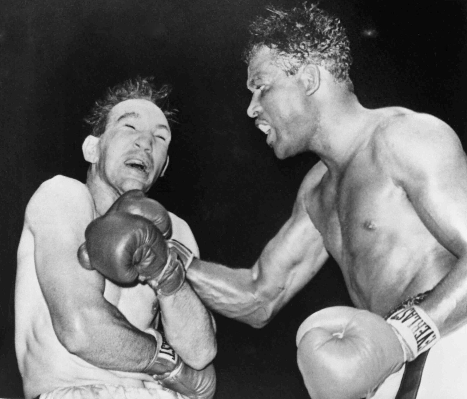 1960: Paul Pender beats Sugar Ray Robinson to capture world middleweight boxing title